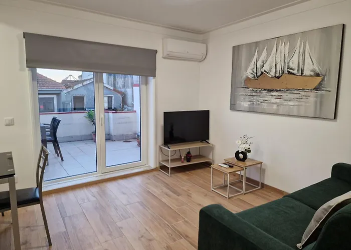 Pretty Flat With Terrace, Air Cond, Free Parking, By With Lda * Oporto