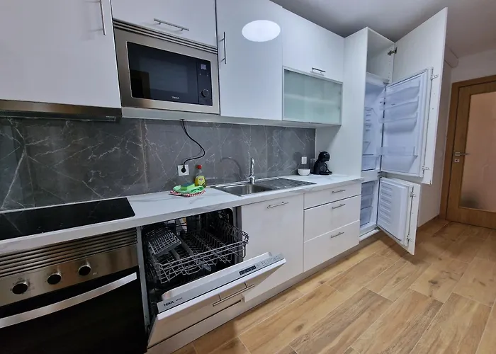 Pretty Flat With Terrace, Air Cond, Free Parking, By With Lda Oporto