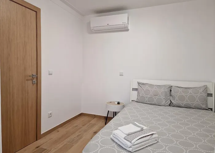 Pretty Flat With Terrace, Air Cond, Free Parking, By With Lda דירה *