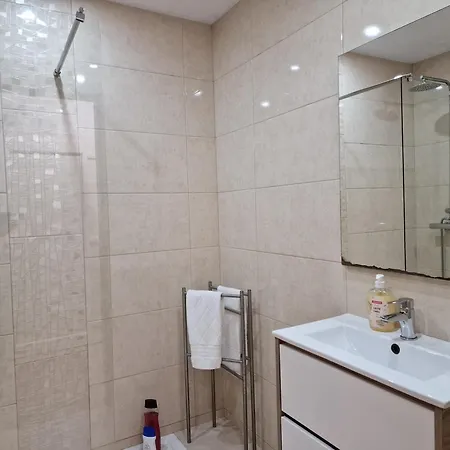 Pretty Flat With Terrace, Air Cond, Free Parking, By With Lda