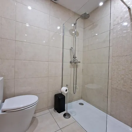 Pretty Flat With Terrace, Air Cond, Free Parking, By With Lda Apartamento Oporto