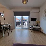 Pretty Flat With Terrace, Air Cond, Free Parking, By With Lda *