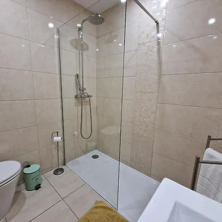 Апартаменты Pretty Flat With Terrace, Air Cond, Free Parking, By With Lda Порту
