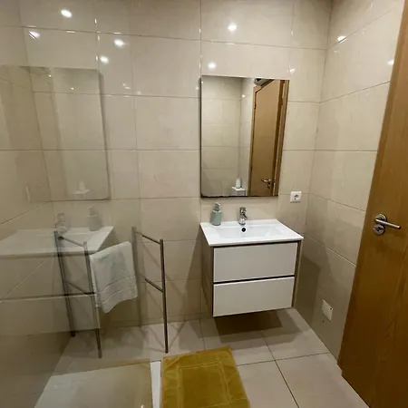 Pretty Flat With Terrace, Air Cond, Free Parking, By With Lda Порту