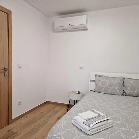 Pretty Flat With Terrace, Air Cond, Free Parking, By With Lda Apartment *