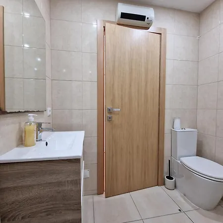 Pretty Flat With Terrace, Air Cond, Free Parking, By With Lda