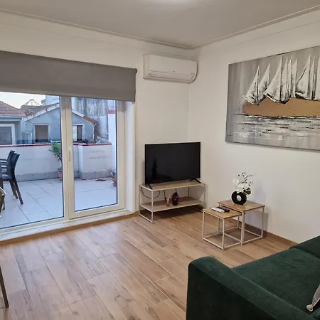 Pretty Flat With Terrace, Air Cond, Free Parking, By With Lda * Oporto